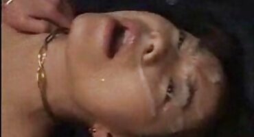 sex lelinh Chị gái fucked trên chiếc ghế dài. sex đồng tính